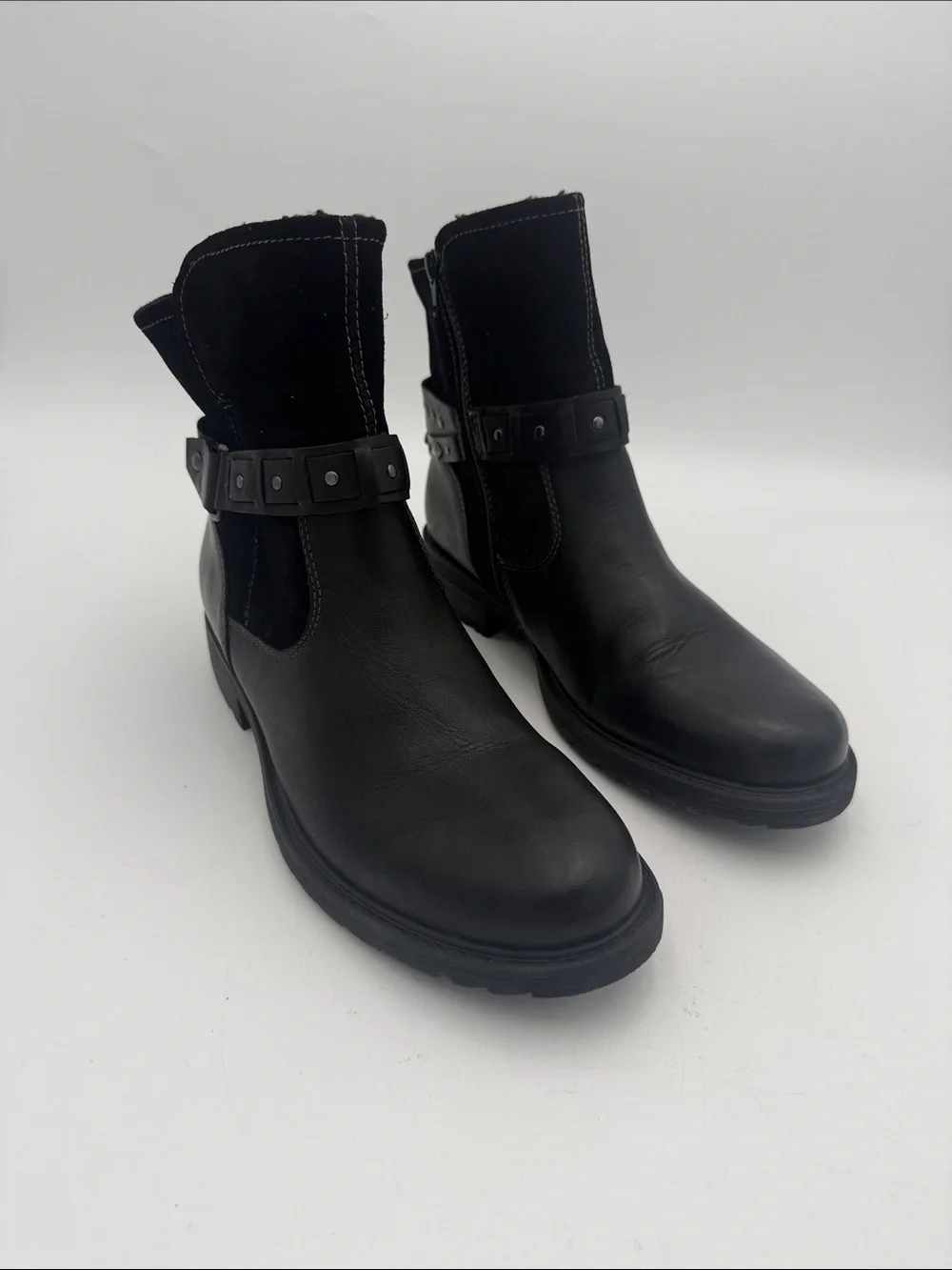 Earth Women's Black Leather Ankle Boots women 10M Studded Strap faux fur lined